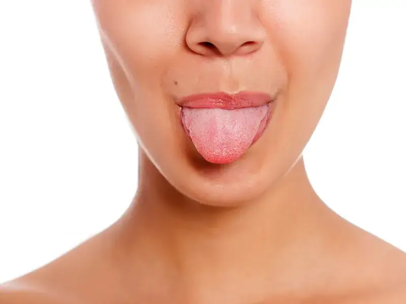 Jak czyścić język, aby uniknąć nieświeżego oddechu i problemów zdrowotnych