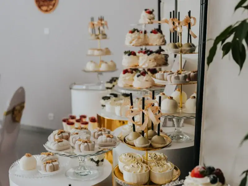 Pomysły na tort w kształcie prezentu, które zachwycą każdego gościa