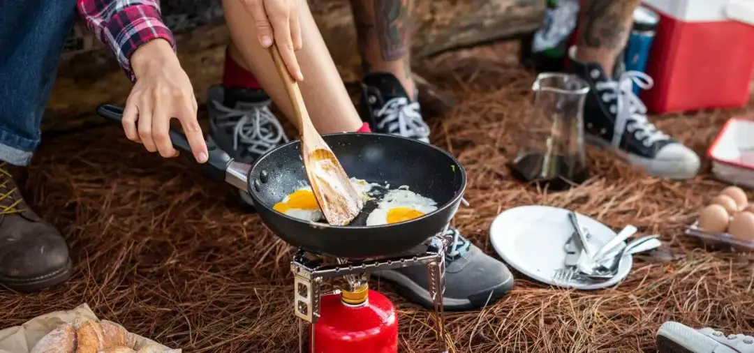 Jak przechowywać żywność na biwaku, aby uniknąć psucia i strat