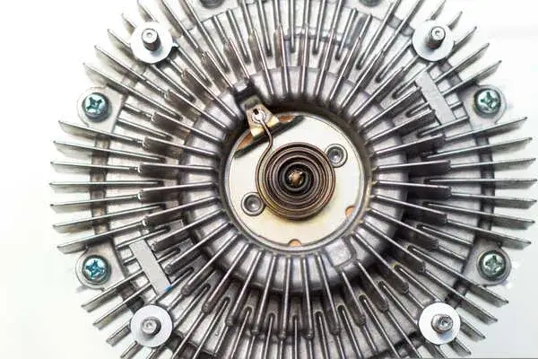 Objawy uszkodzenia sprzęgła wiskotycznego 4x4 - uniknij kosztownej naprawy