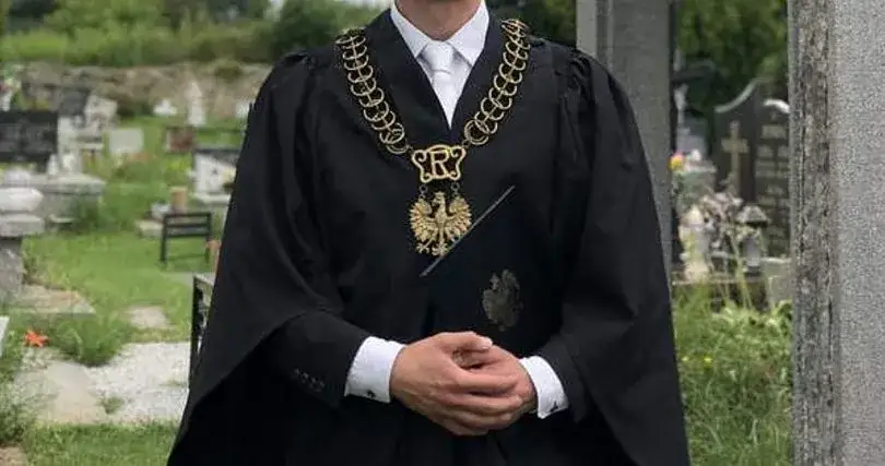 Jak wygląda pogrzeb świecki? Odkryj jego wyjątkowe cechy i przebieg