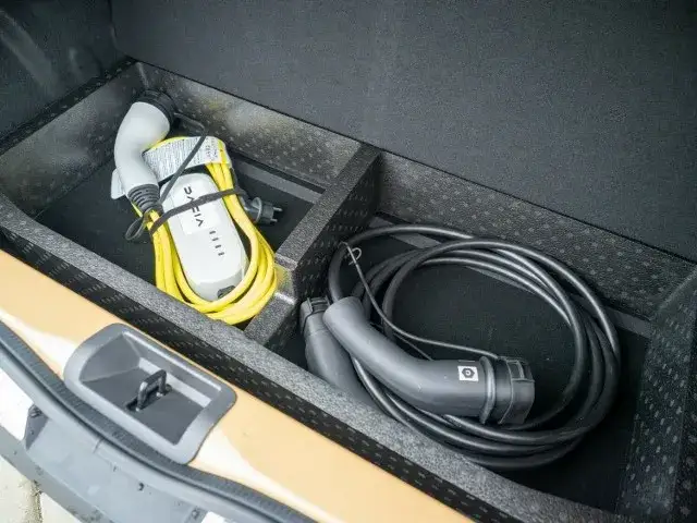 Gdzie można naładować samochód elektryczny? Odkryj najlepsze miejsca w Polsce