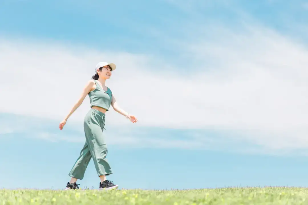 Ile kalorii spala spacer? Zobacz, jak skutecznie schudnąć