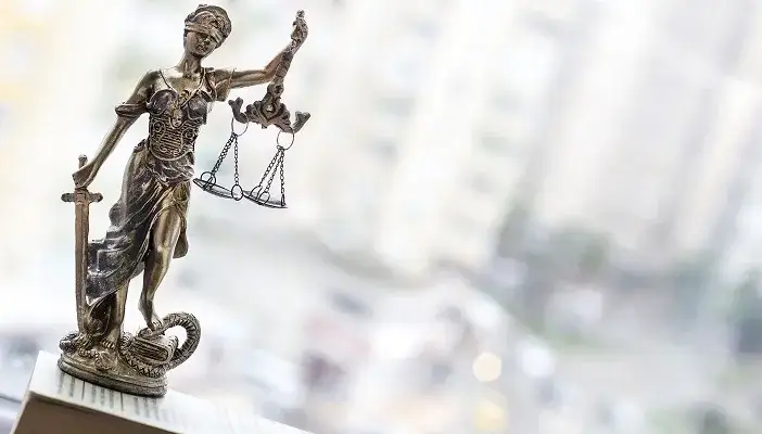 Kto dziedziczy mieszkanie po rodzicach bez testamentu? Poznaj zasady dziedziczenia