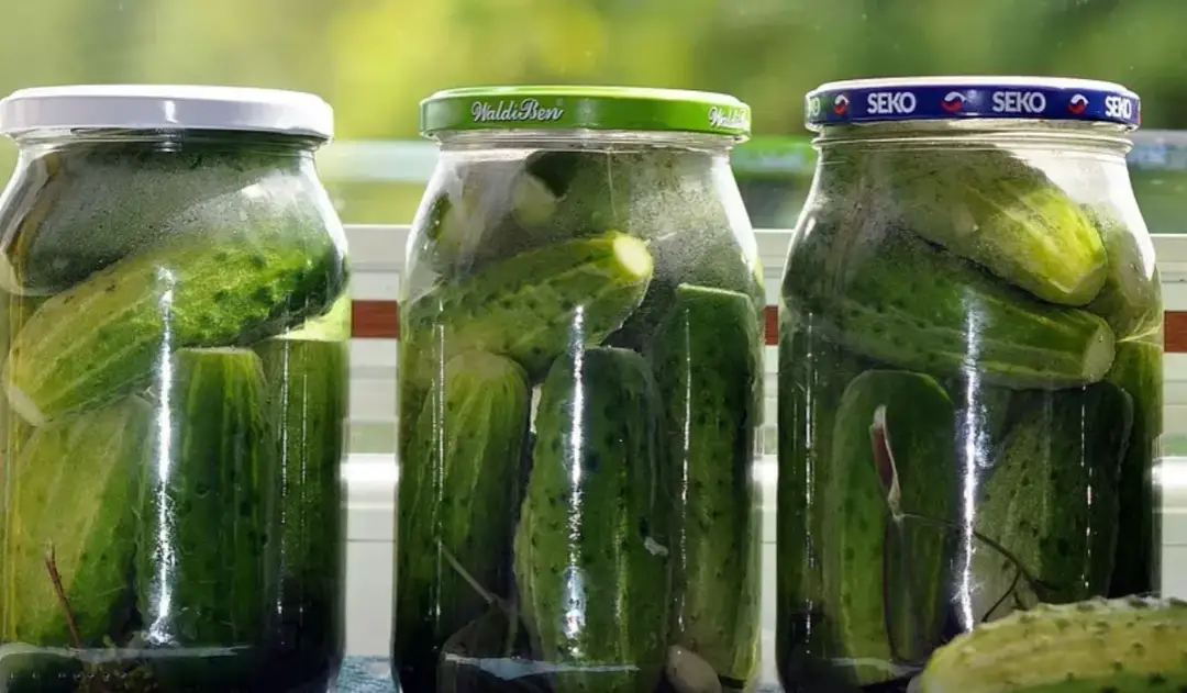Jaka wodą do ogórków kiszonych, aby uzyskać idealny smak i fermentację?