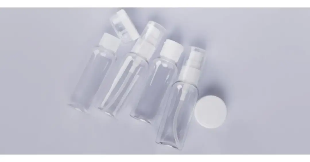 Kosmetyki w samolocie: zasady pakowania do bagażu podręcznego