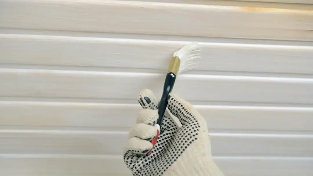 Jak bez błędów pomalować boazerię na biały kolor? Prosty sposób na metamorfozę