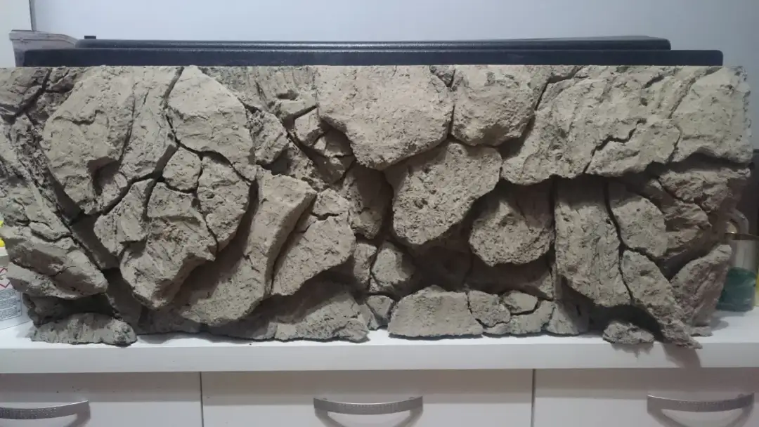 Jak zrobić tło do akwarium ze styropianu - proste kroki i porady