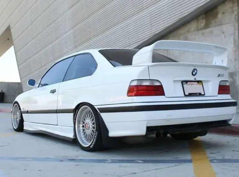 Spoiler do BMW E36 Clubsport - jak poprawia wygląd i osiągi