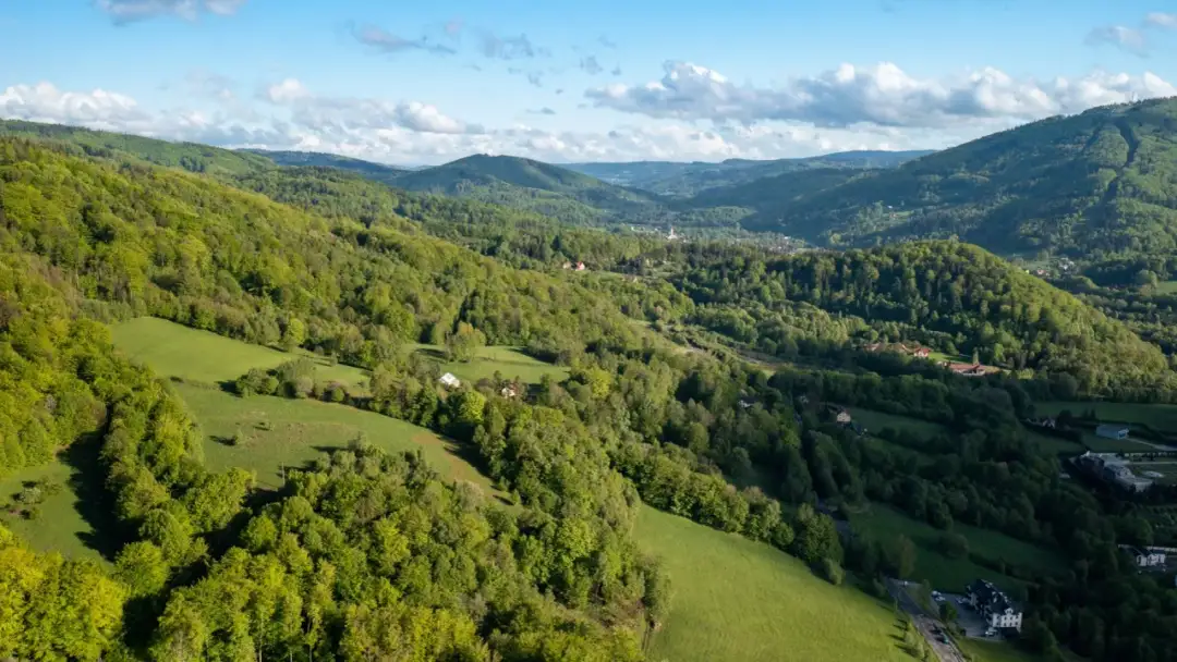 Gdzie najbliżej w góry? Odkryj najlepsze miejsca na wycieczkę z Łodzi