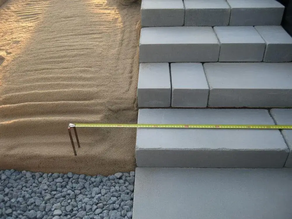 Jak zrobić formę do kostki brukowej, aby uniknąć błędów i oszczędzić czas