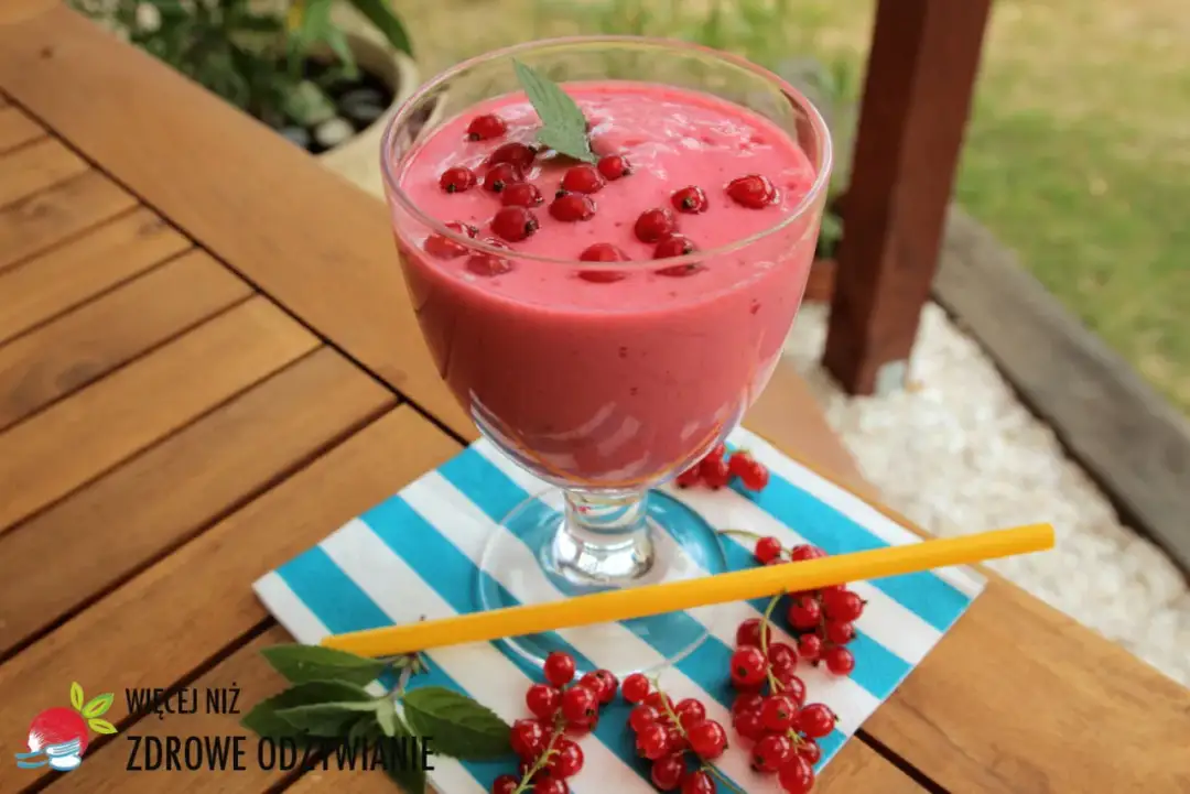Koktajl z czerwonej porzeczki: przepis + warianty. Zdrowie w szklance!