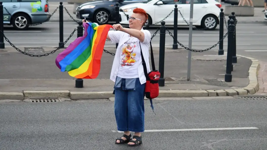 Co Polacy myślą o LGBT? Zaskakujące opinie i zmiany w społeczeństwie