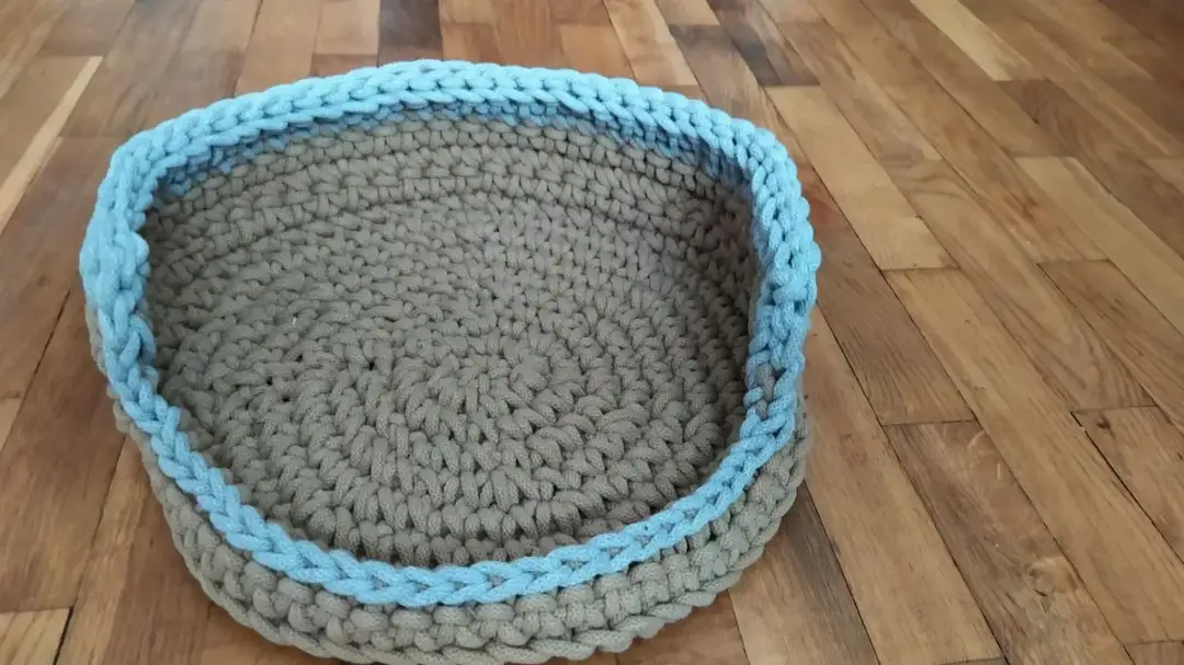 Jak łatwo zrobić wygodne legowisko dla kota na szydełku – krok po kroku