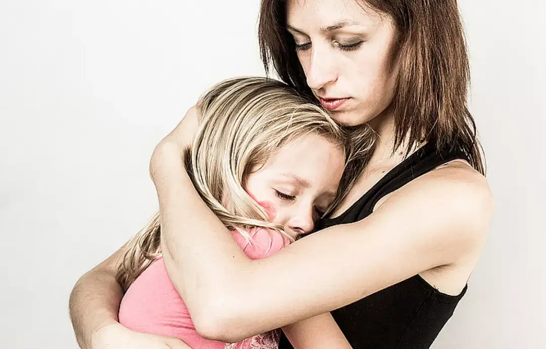 Czy samotna matka może iść do komunii: Poznaj aktualne zasady kościelne