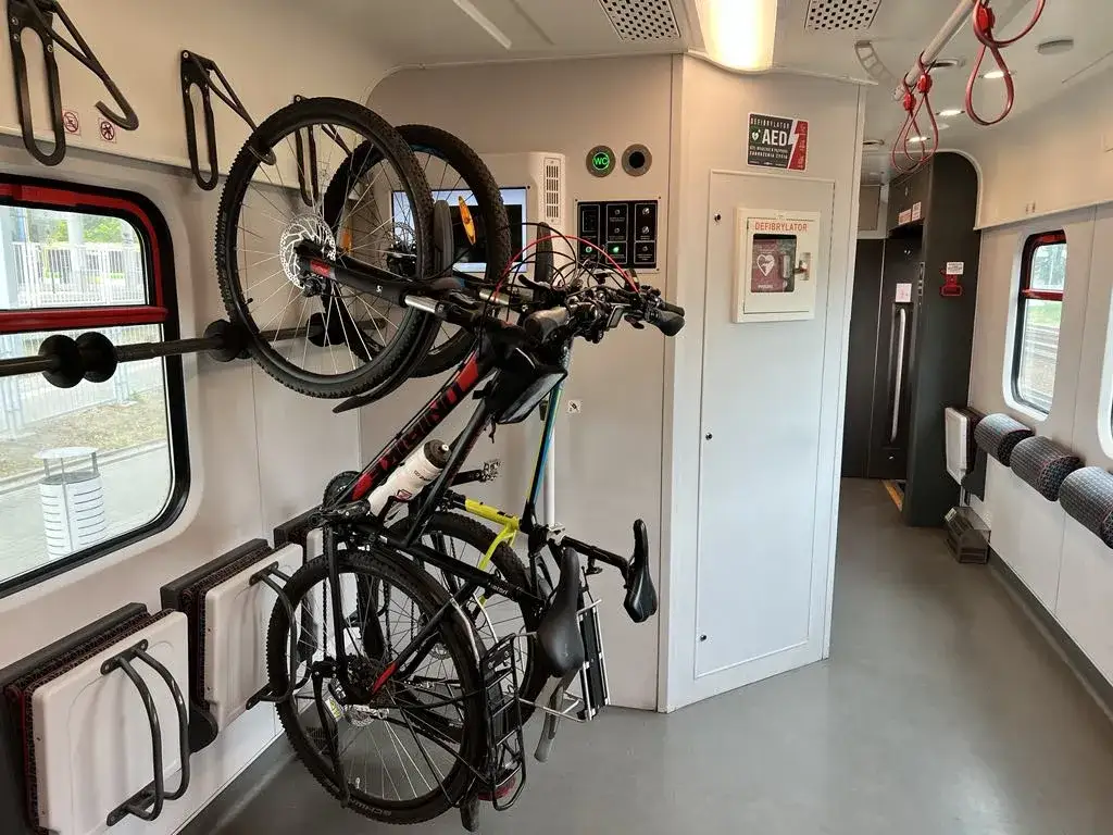 Ile kosztuje przewoz roweru PKP? Sprawdź zasady i opłaty