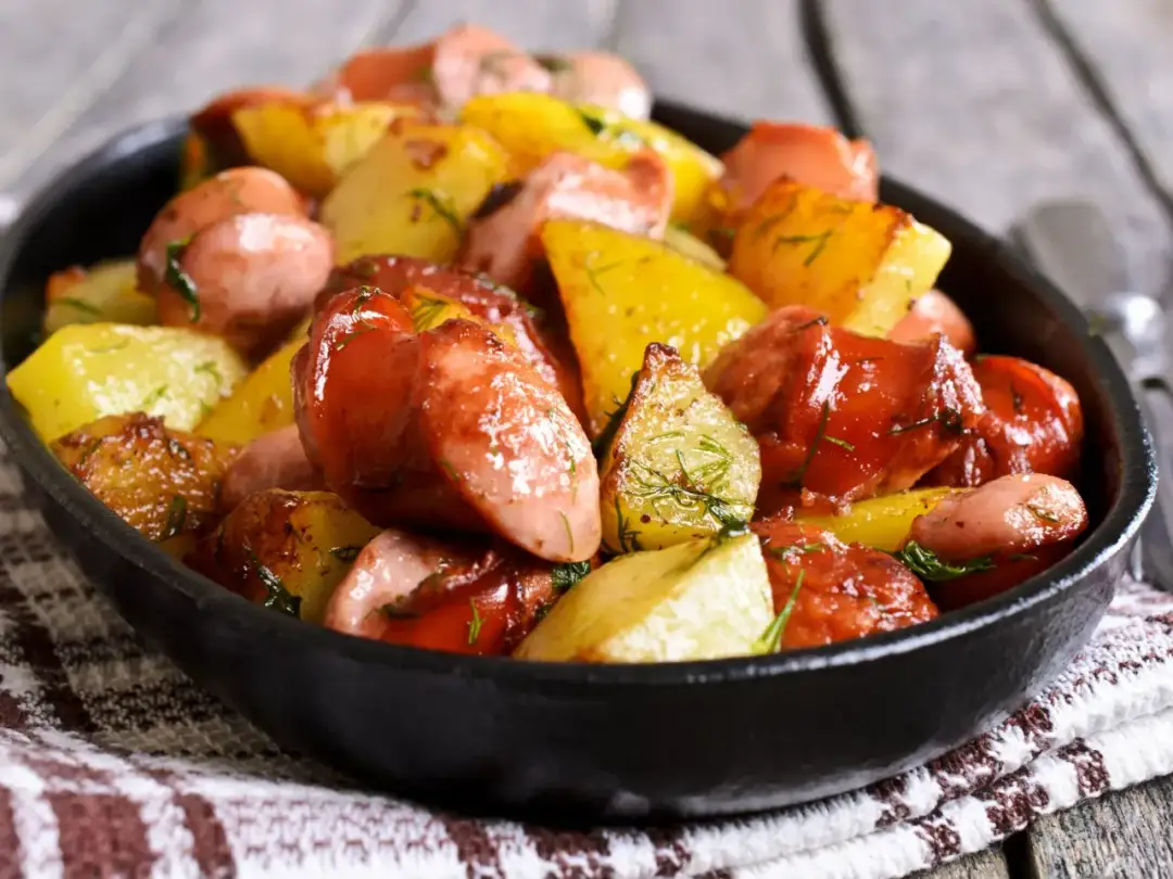 Obiad z kiełbasą: 20+ szybkich przepisów. Koniec z nudą!