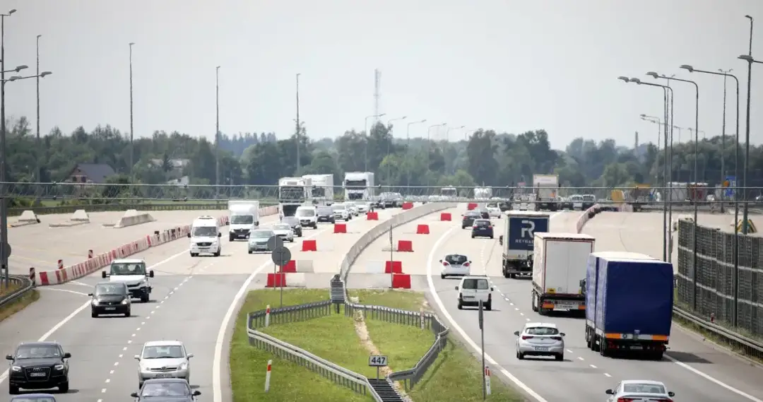 Ile można jechać autostradą z przyczepą? Uważaj na mandaty!