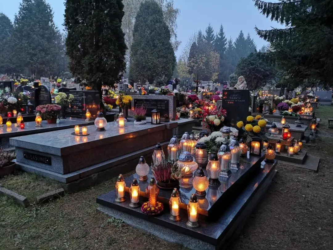Ile kosztuje miejsce na cmentarzu Batowice w Krakowie? Ceny grobów i opłaty