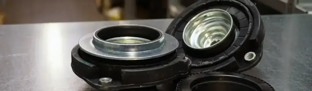 Objawy zużytego łożyska amortyzatora, które mogą zagrażać bezpieczeństwu