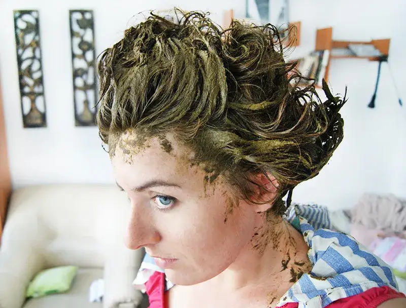 Jak długo trzymać hennę do włosów, aby uzyskać intensywny kolor?