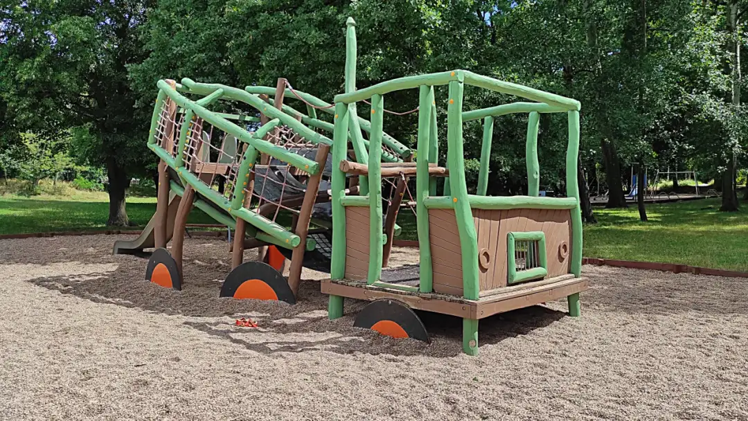 Który plac zabaw w Parku Szczytnickim rozbawi dziecko do łez? Top