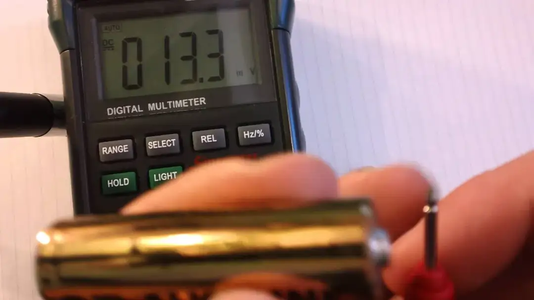Jak sprawdzić baterie multimetrem i uniknąć niepotrzebnych wydatków