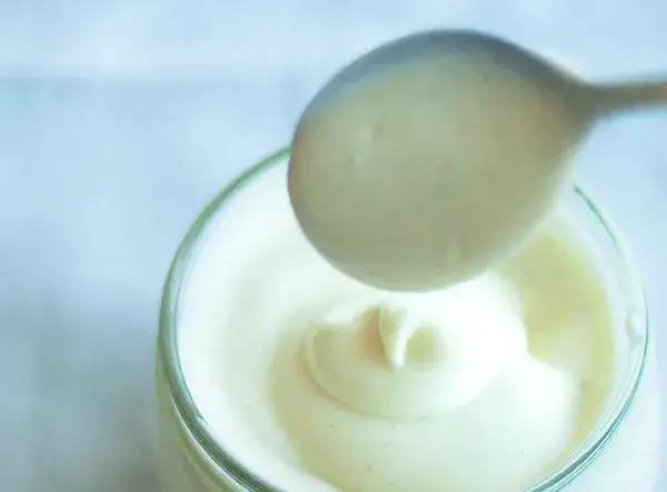 Jak zrobić majonez wegański? Prosty przepis i triki