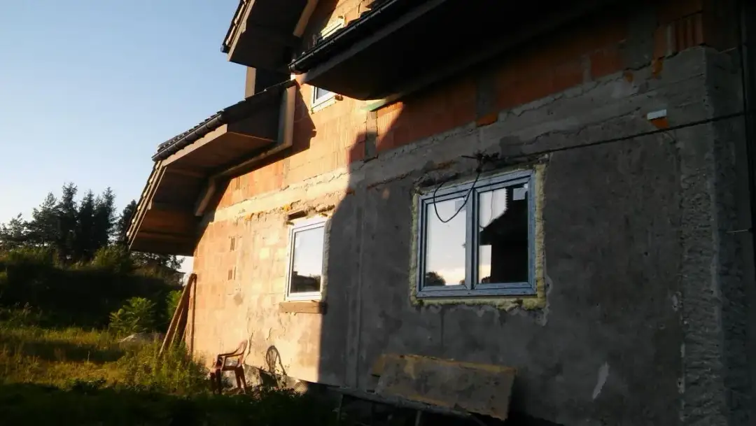 Czy warto remontować dom ze szlaki? Odkryj ukryte koszty i zyski