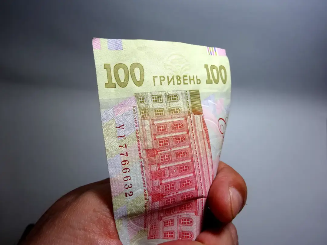 Ile zarabia lekarz na Ukrainie? Zaskakujące różnice w pensjach