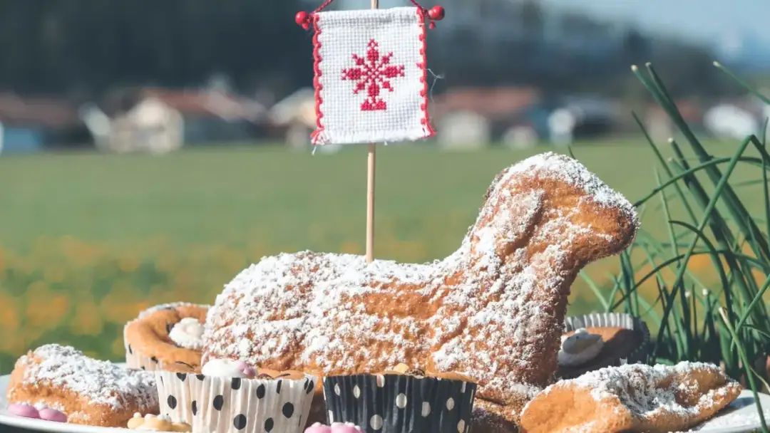 Baranek Wielkanocny: Znaczenie i symbolika od Paschy po dziś
