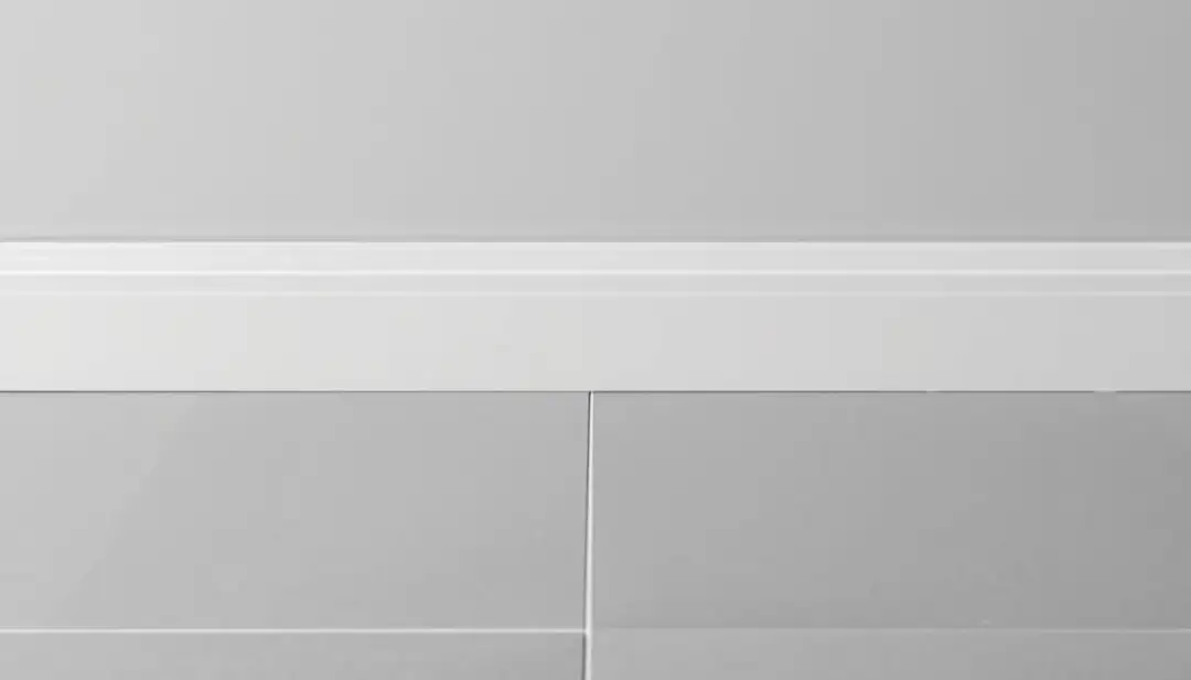 Jakie listwy do szarych płytek? Kolory, materiały i inspiracje