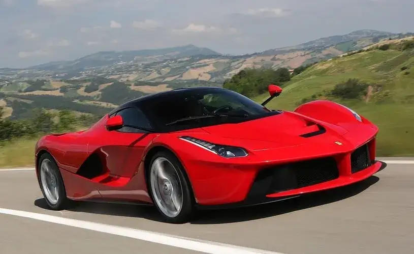 Ferrari LaFerrari ile kosztuje? Sprawdź ceny nowych i używanych modeli