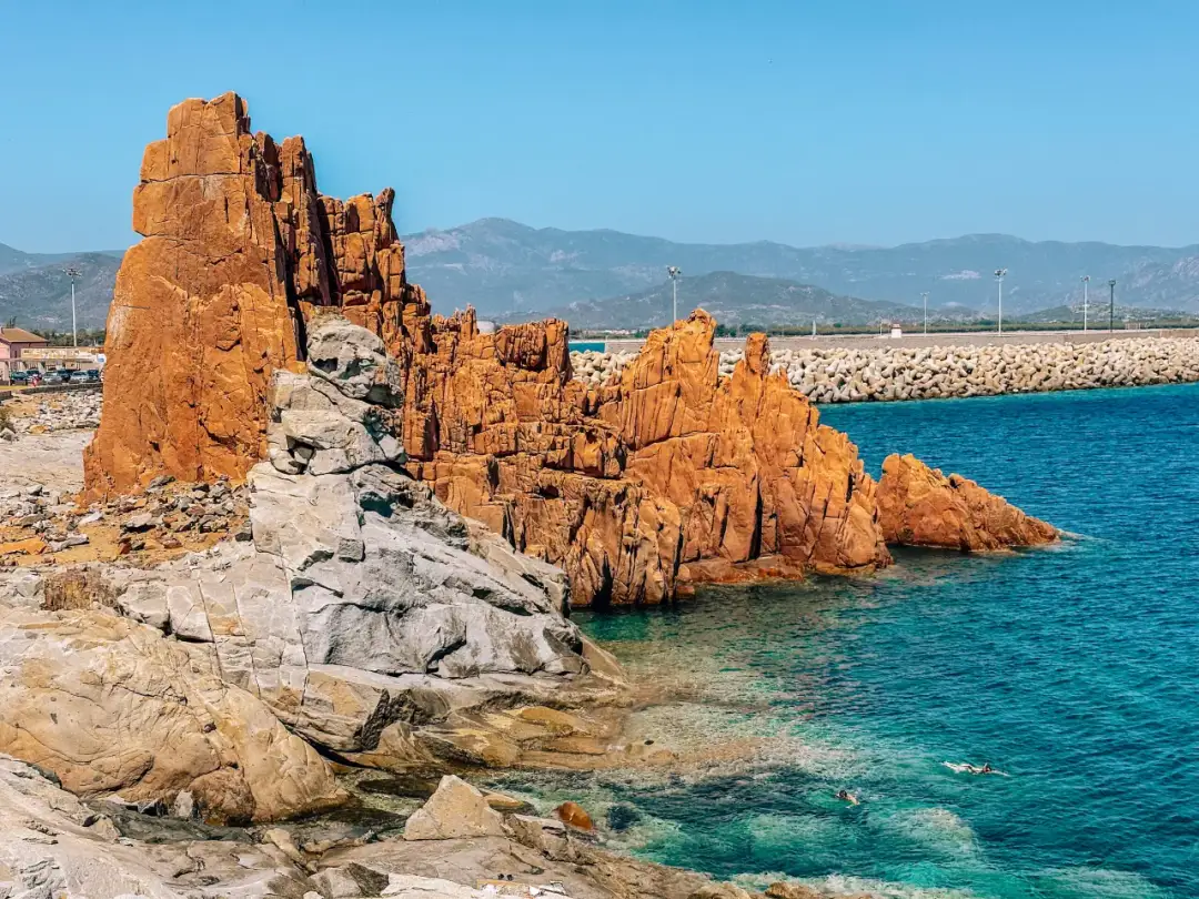 Sardynia: Co zwiedzić? Przewodnik eksperta: plaże, nuragi, trasy