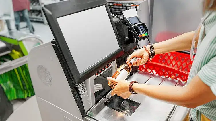 Jak płacić blikiem w kasie samoobsługowej bez problemów?