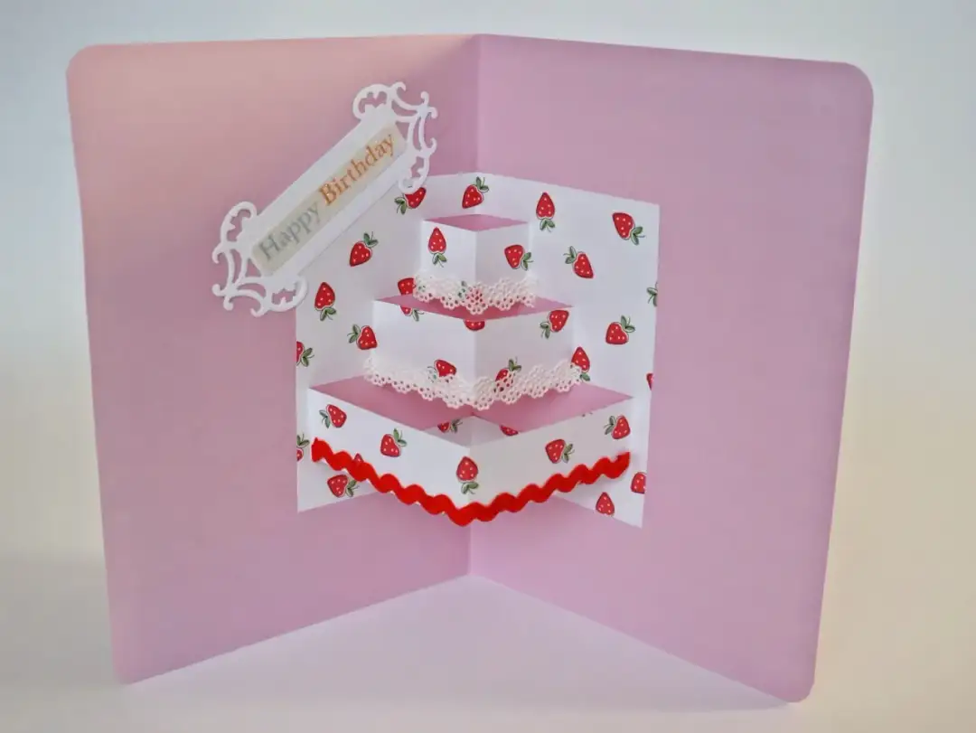 Tort z kartonu krok po kroku - magiczny świat kreatywnego rękodzieła