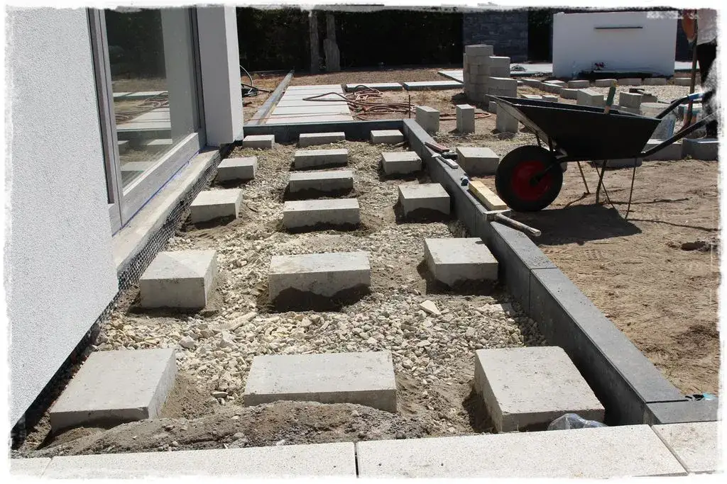 Taras z bloczków betonowych: szczegółowa instrukcja wykonania