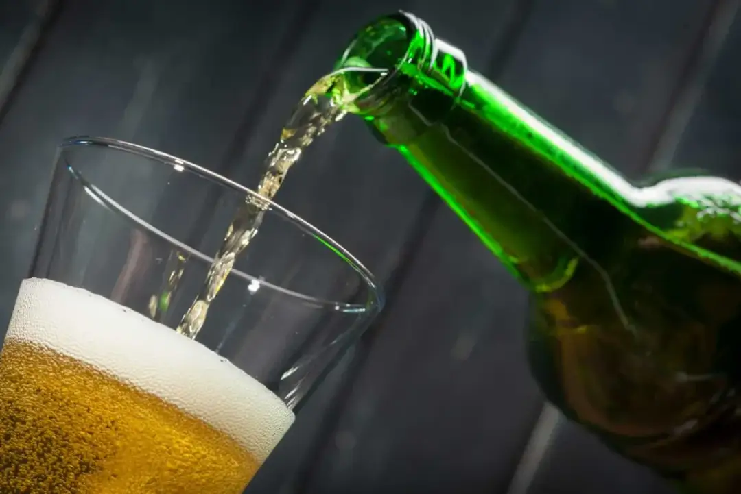 Ile kalorii ma piwo? Sprawdź fakty i wybierz mądrze