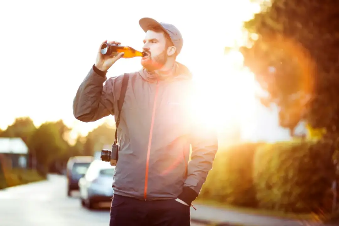 Czy picie alkoholu to grzech? Odkryj, co mówi religia i umiar