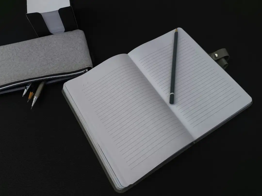 Zeszyt do fizyki w kratkę czy linie – co wybrać dla lepszych notatek?