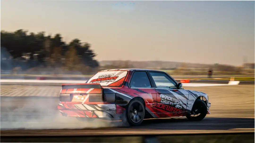 Na czym polega kurs driftu i dla kogo jest przeznaczony?