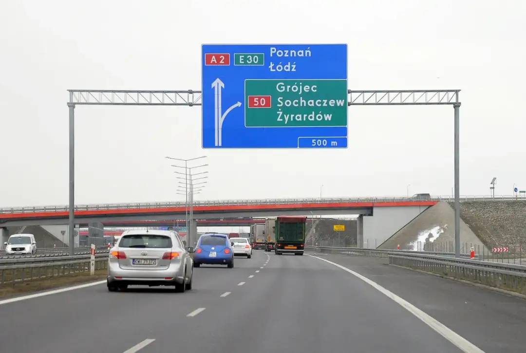 Ile można jechać na autostradzie? Sprawdź limity prędkości dla pojazdów