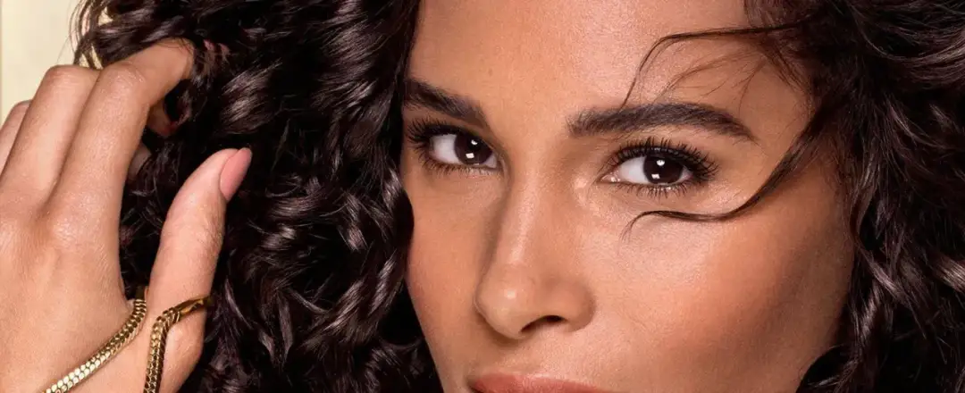 Pelo rizado o liso: descubre cuál es el mejor para ti y su cuidado