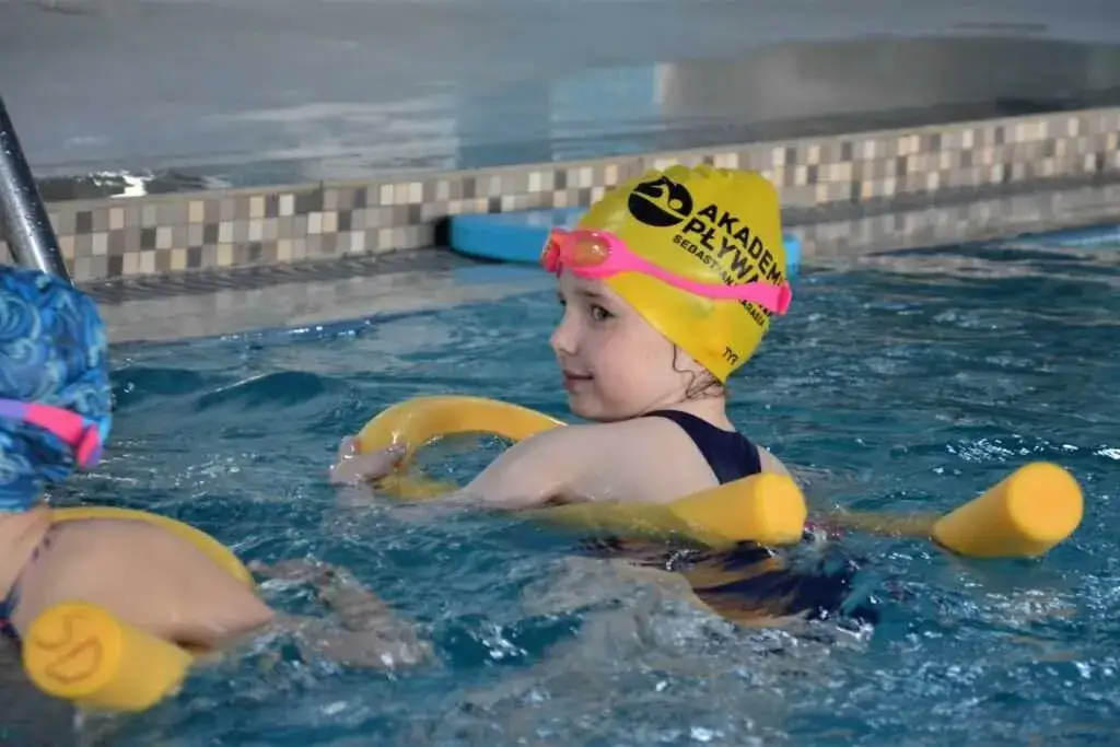 Ile kosztuje nauka pływania dla dziecka? Cennik i porady