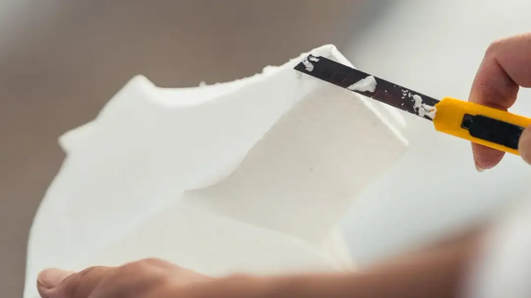 Jak ciąć styropian nożem – proste triki na perfekcyjne cięcia