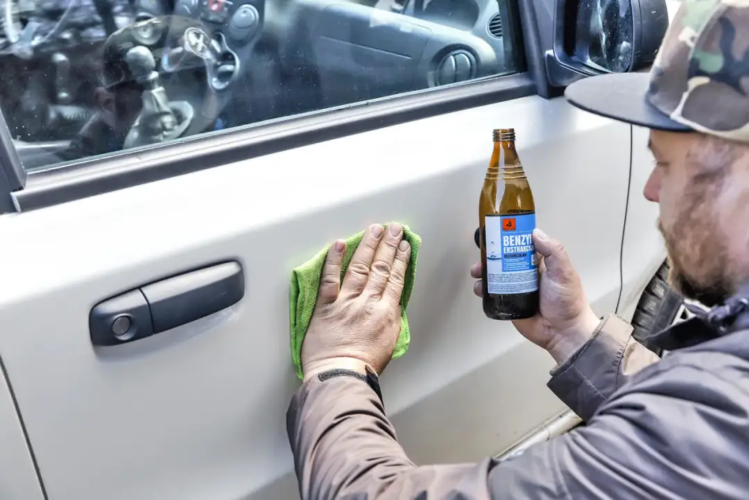 Jak usunąć klej po folii z samochodu bez uszkodzenia lakieru