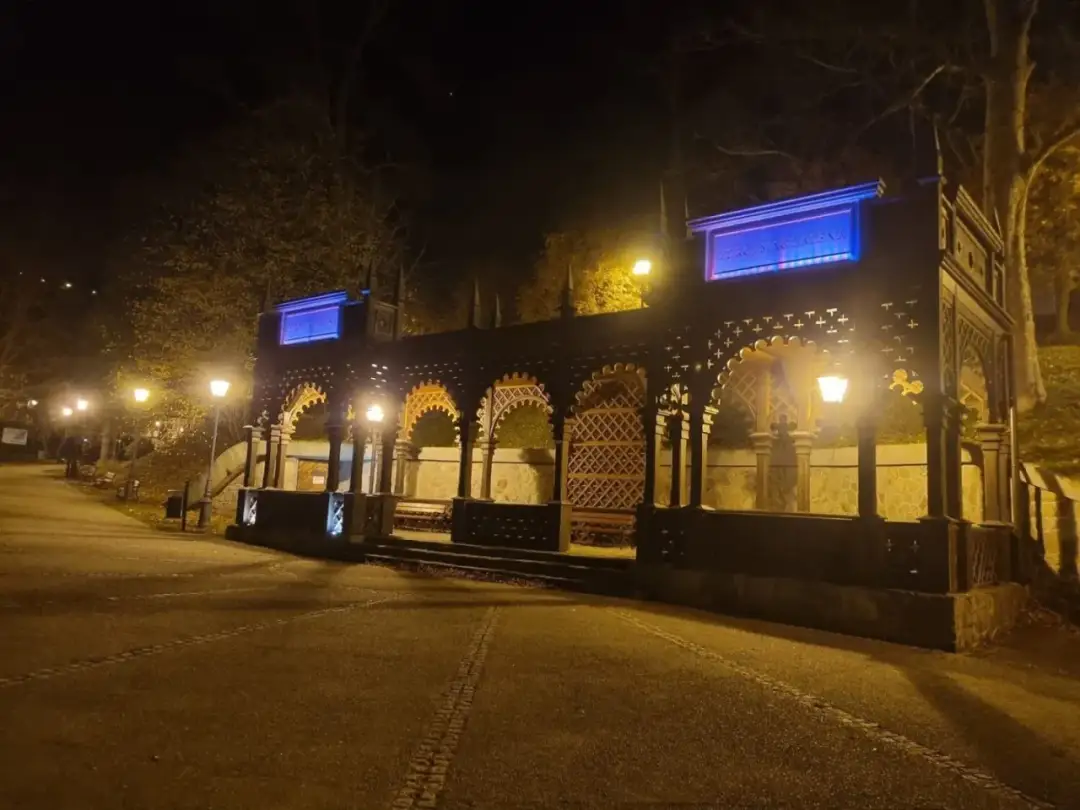 Nocne atrakcje w Szczawnicy: poznaj magiczny urok miasta po zmroku