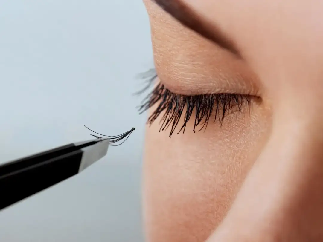 Efekt Kim w rzęsach: Na czym polega i dla kogo jest idealny?