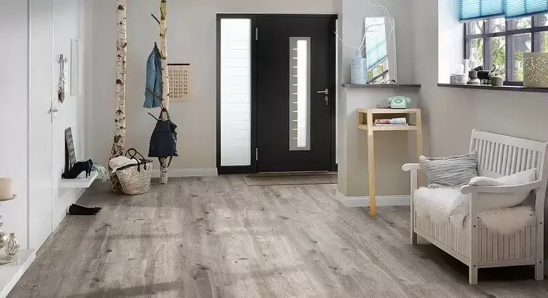 Czy panele kładzie się wzdłuż okna? Oto, co musisz wiedzieć