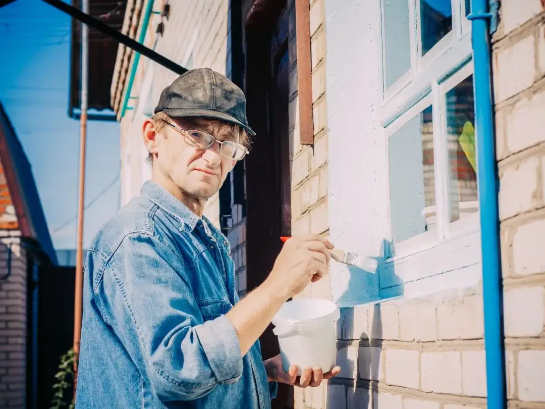 Czy można pomalować tynk żywiczny? Sprawdź, jak to zrobić poprawnie